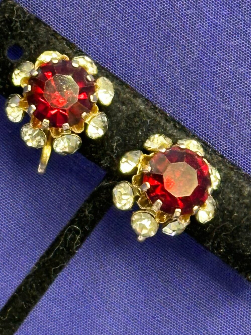VTG Coro (50s-60s) Ruby Red & Clear Rhinestones Screwback Earrings